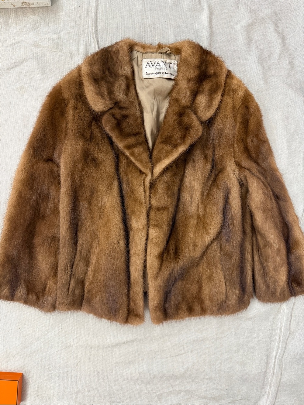 Luxury Vintage AVANTI Genuine Mink Fur Coat – Timeless Elegant Statement Piece - Picture 1 of 7